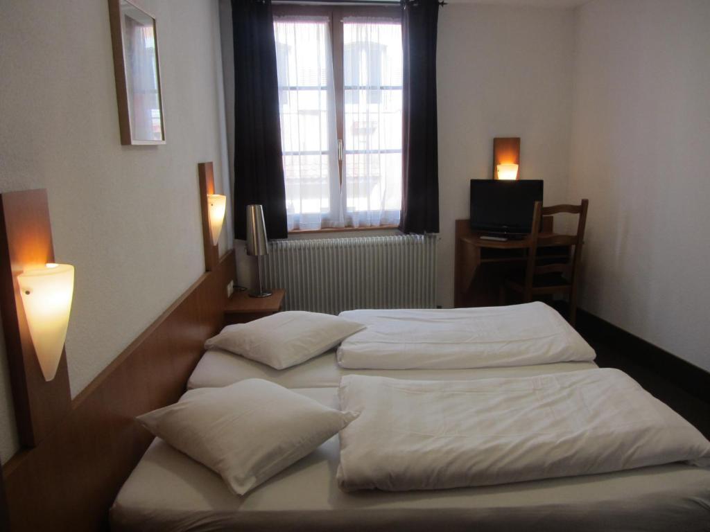 Hotel Restaurant Le Brochet Barr Room photo